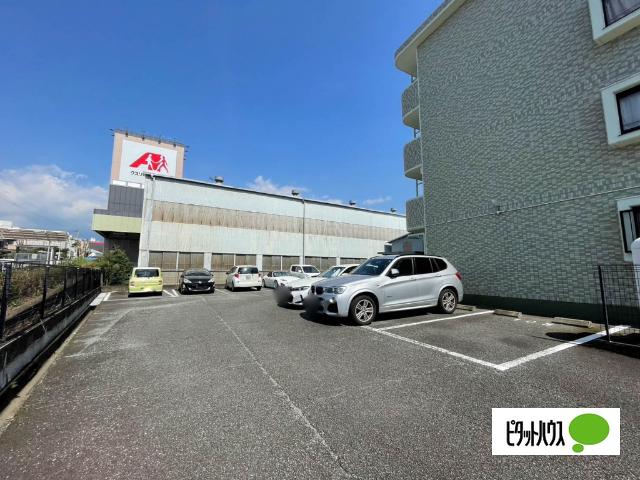ゴールドヴィレッジ（202） 駐車場