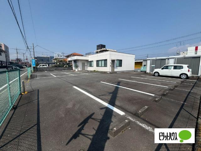 瓜島町貸事務所 駐車場