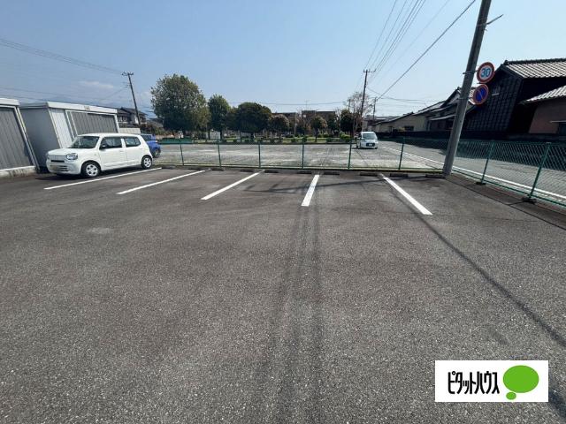 瓜島町貸事務所 駐車場