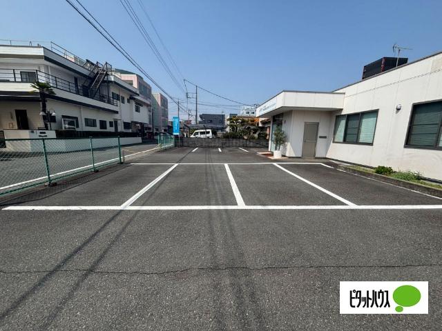 瓜島町貸事務所 駐車場