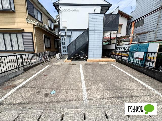 タウンコート中央（203） 駐車場
