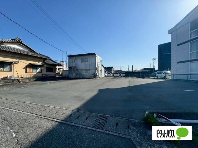 八代町貸事務所 駐車場
