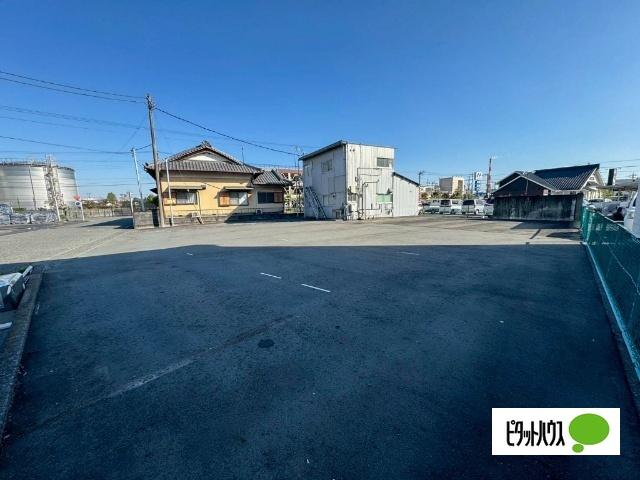 八代町貸事務所 駐車場