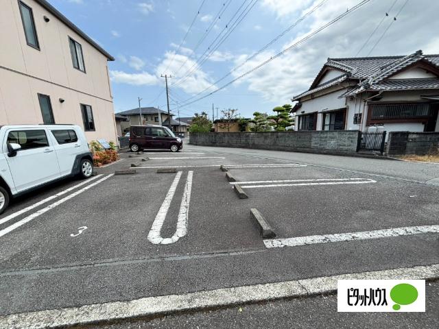 サンモール（101） 駐車場