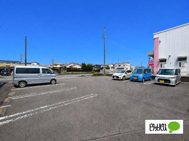 カーサー若の宮（103） 駐車場