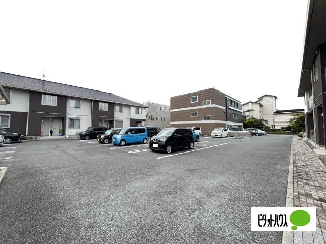 アヴァンセ本市場Ｃ（101） 駐車場