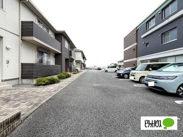 アヴァンセ本市場Ｃ（101） 駐車場