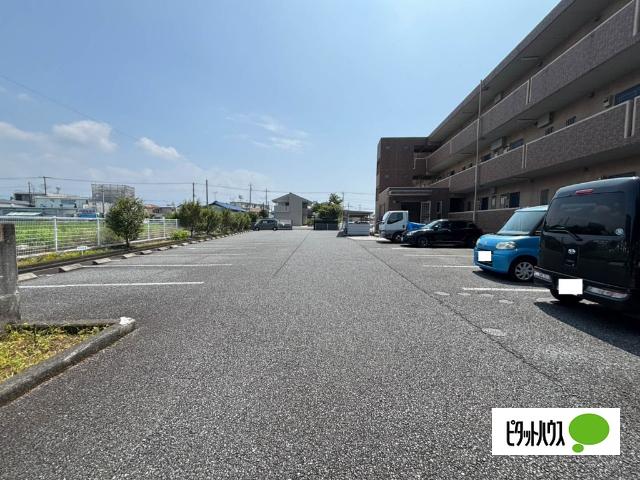 シャルム（108） 駐車場