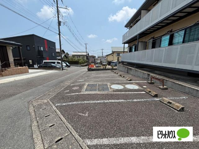 ハイム綾（201） 駐車場