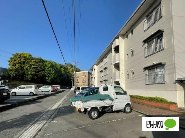 中里ハイツ（302） 駐車場