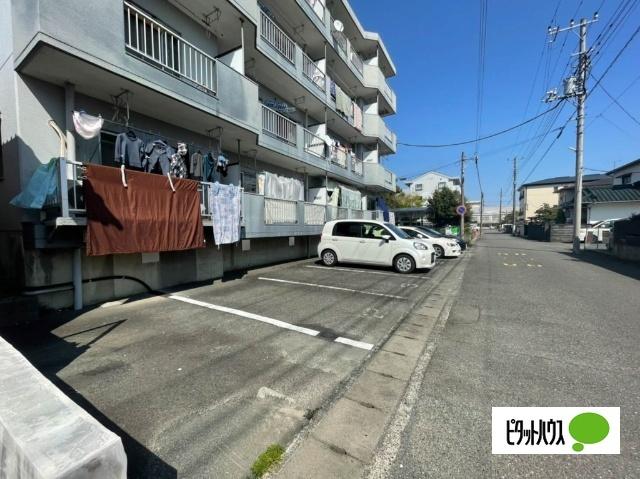 富士市高嶺町　1棟売マンション 駐車場