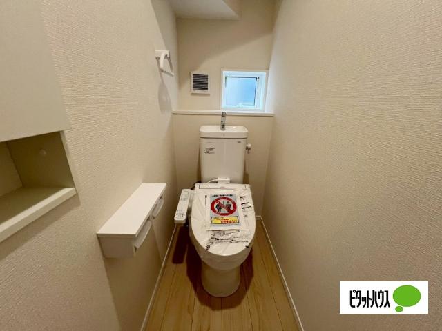 富士市入山瀬新築建売第9-2号棟 トイレ