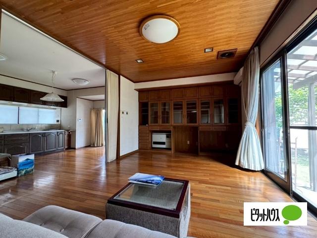 富士宮市小泉中古住宅 リビング