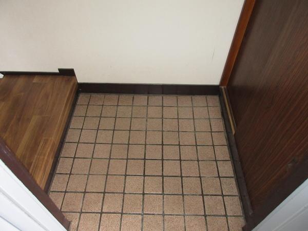 平栗ビル 玄関