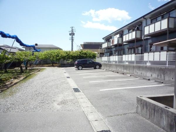 Surplus　Three　Tokiwa美沢台Ａ 駐車場