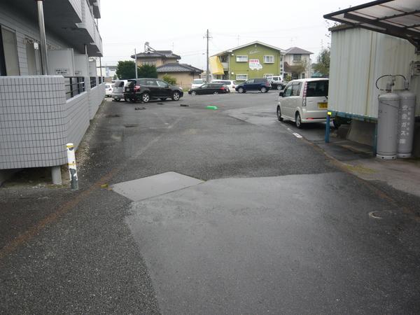 曙町KYハイツ 駐車場