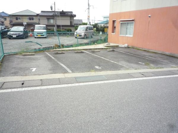 エスポワール真和 駐車場