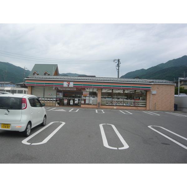 セブンイレブン高森吉田店：460m