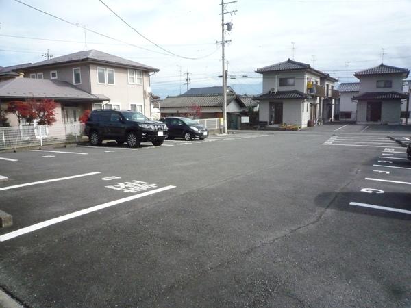 Surplus　TwoサンハイツA 駐車場