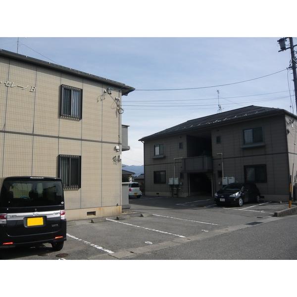 メゾンセレーノ 駐車場