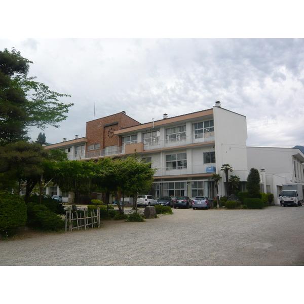 飯田市立伊賀良小学校：1056m