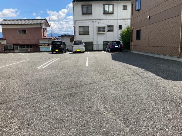 グランチェスタ 駐車場