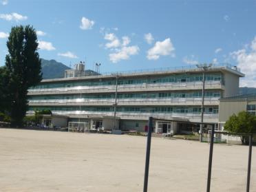 飯田市立鼎小学校：673m