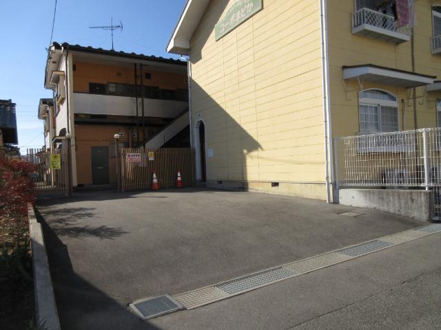 コーポまどか 駐車場