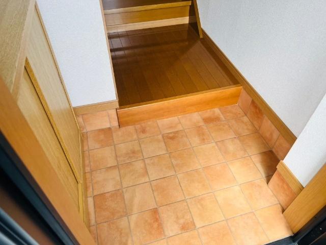 ポナール中屋A棟 玄関