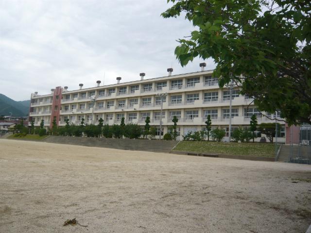飯田市立飯田西中学校：1484m