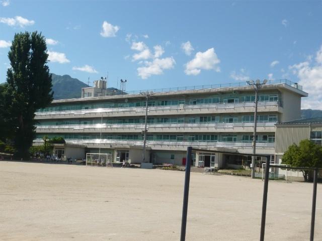 飯田市立鼎小学校：193m