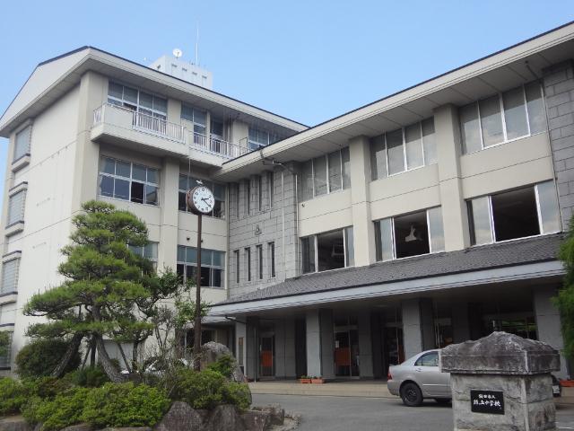 飯田市立緑ケ丘中学校：854m