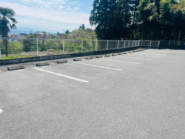 リンピア泰座 駐車場