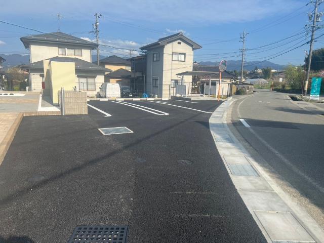 オンザロード　A 駐車場