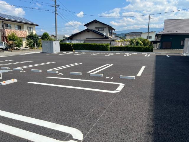 BRISA朝日 駐車場