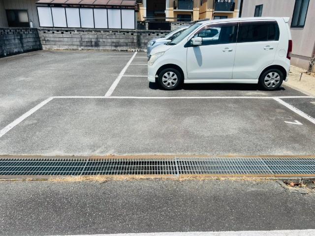 シェソワセレーノ　B 駐車場
