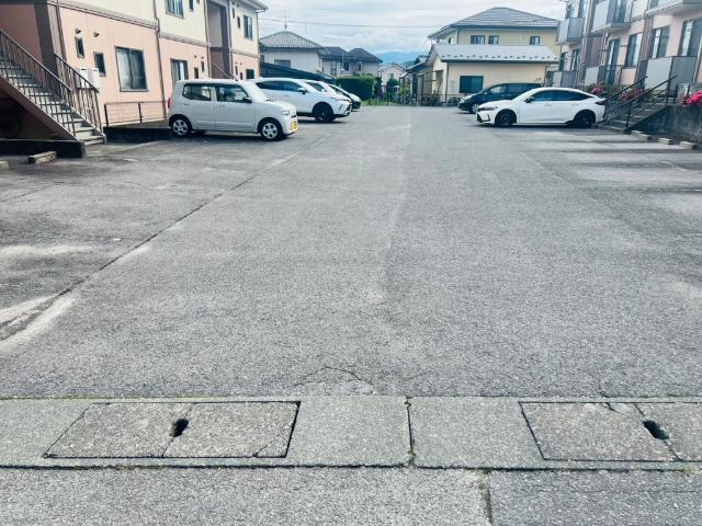 グランドール吉澤 駐車場
