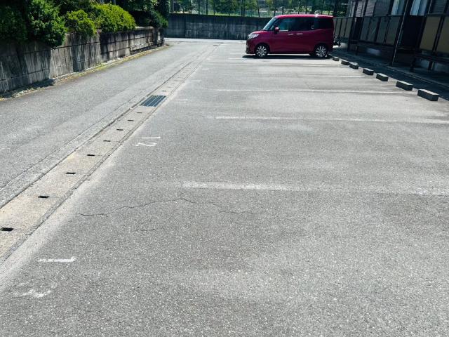 Surplus　Twoパーシモン 駐車場