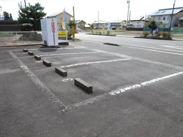 Surplus　Oneサツミ 駐車場