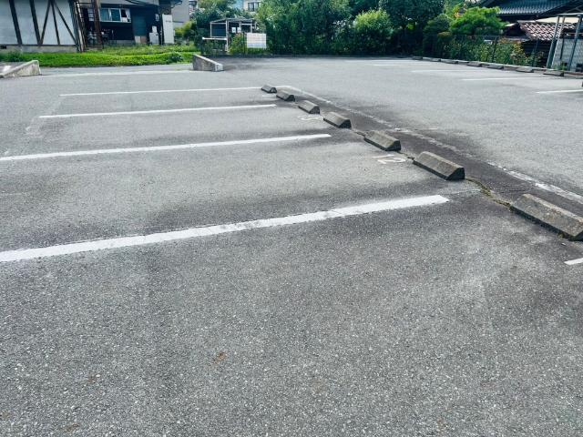 ポナール中屋A棟 駐車場