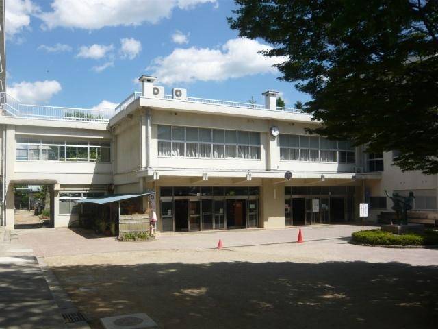 飯田市立上郷小学校：524m