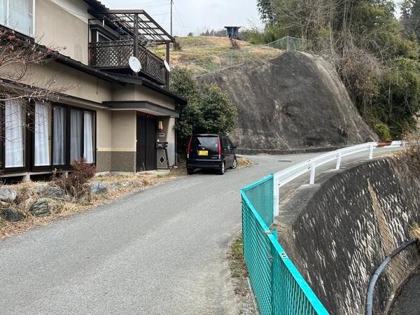 飯田市下久堅　土地付き中古住宅 前面道路含む現地写真