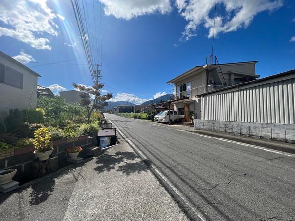 飯田市鼎下山　土地 前面道路含む現地写真