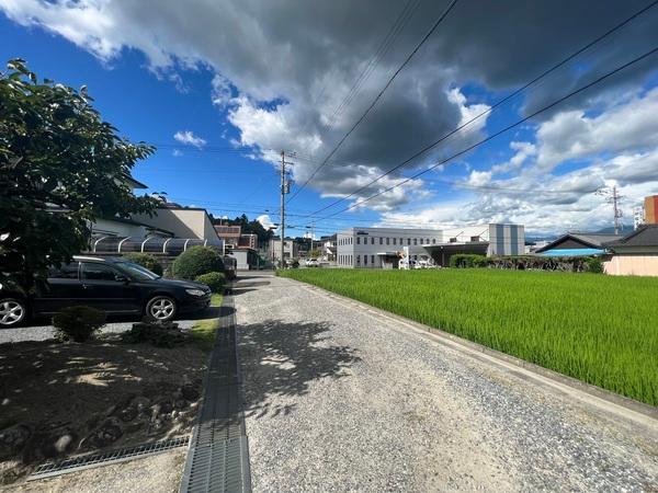 飯田市鼎下山　土地 前面道路含む現地写真