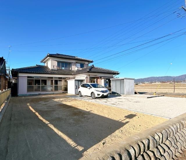 【駐車場】4台駐車可能に拡張工事予定です