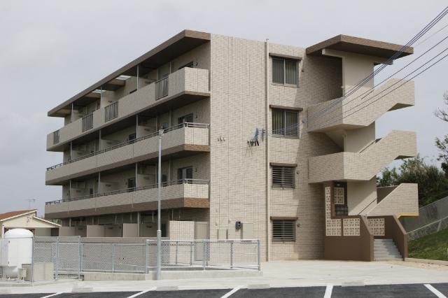  築5年8ヶ月 4階建の賃貸物件