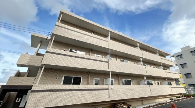  築1年6ヶ月 3階建の賃貸物件