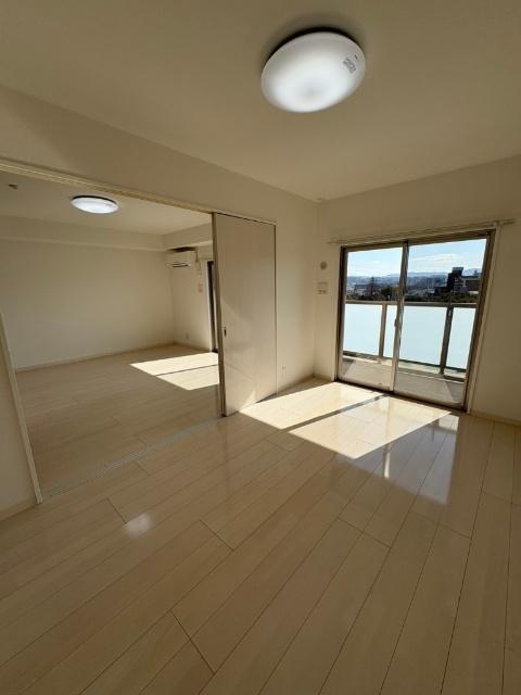 グランコムサ寺崎（o202） 室内