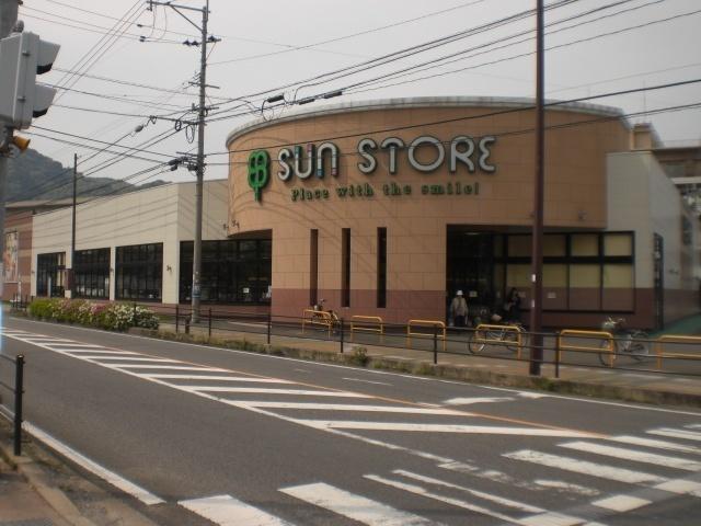 サンストア：757m
