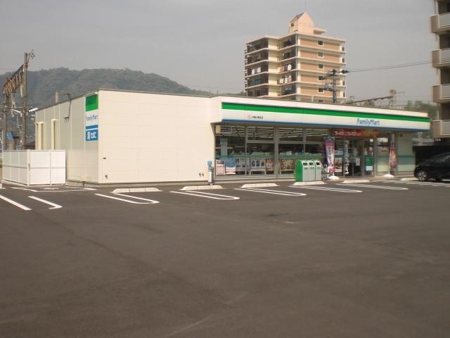 ファミリーマートJR亀川駅前店：146m